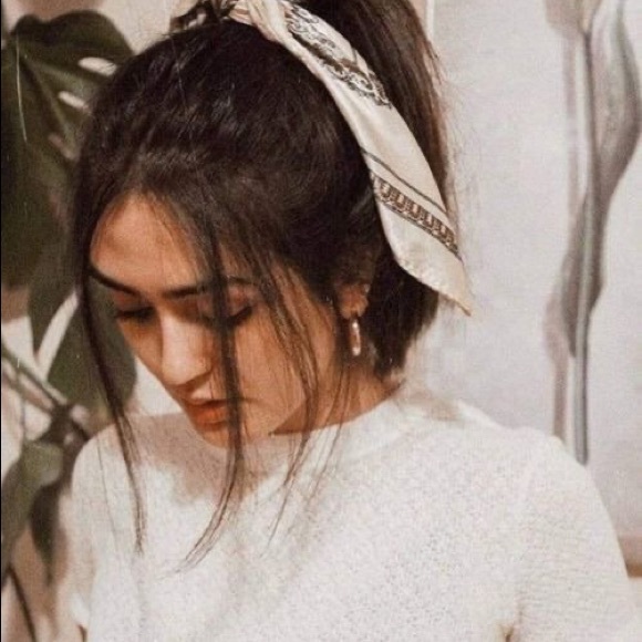 Geometric Art Silk scarf - Picture 10 of 12